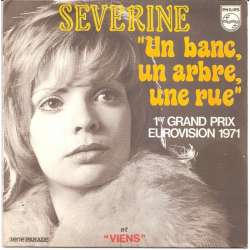 severine un banc un arbre une rue